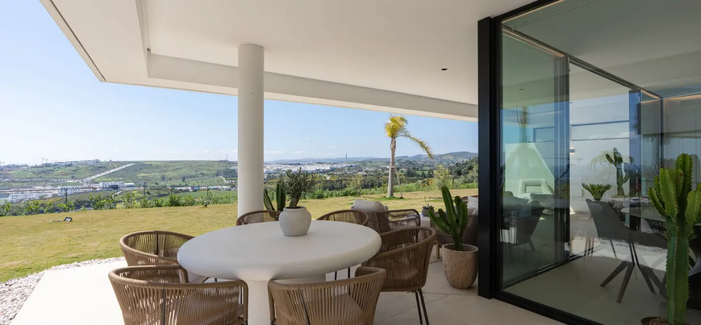 Продажа апартаментов на первом этаже в Estepona 0