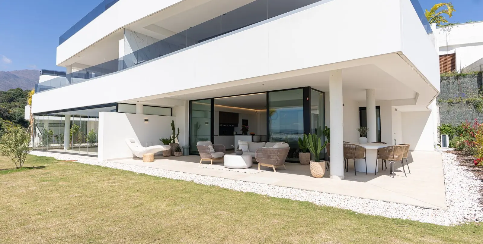 Sale of ground floor apartment in Estepona 3