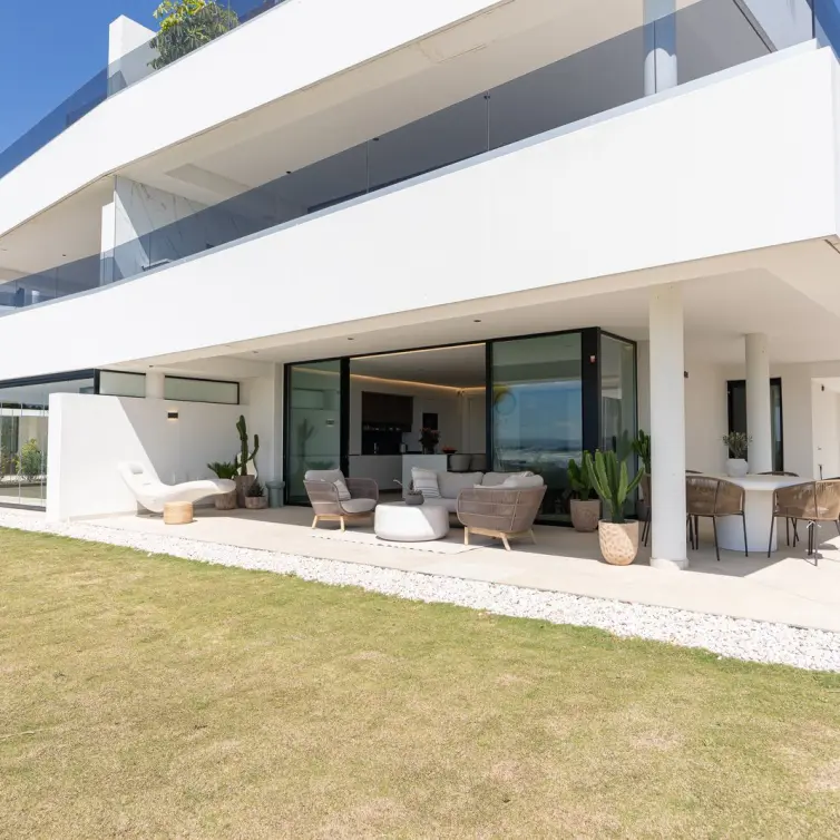 Продажа апартаментов на первом этаже в Estepona
