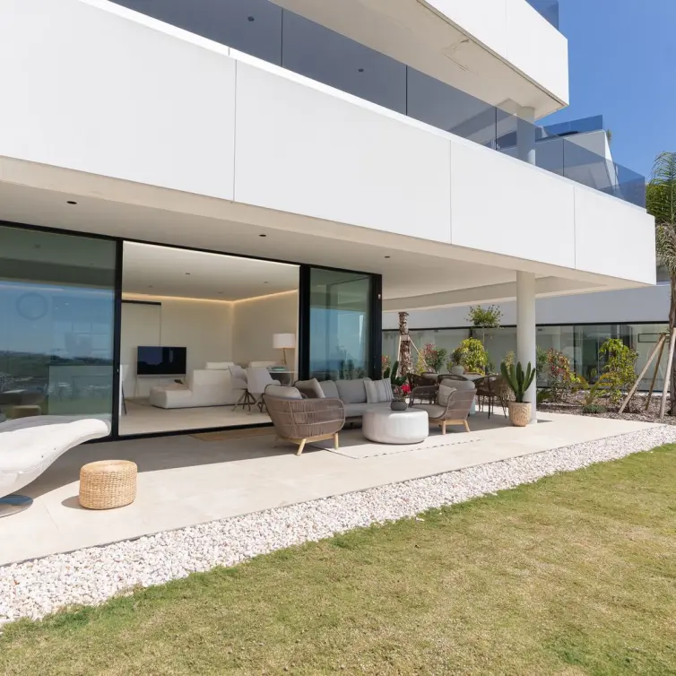 Продажа апартаментов на первом этаже в Estepona