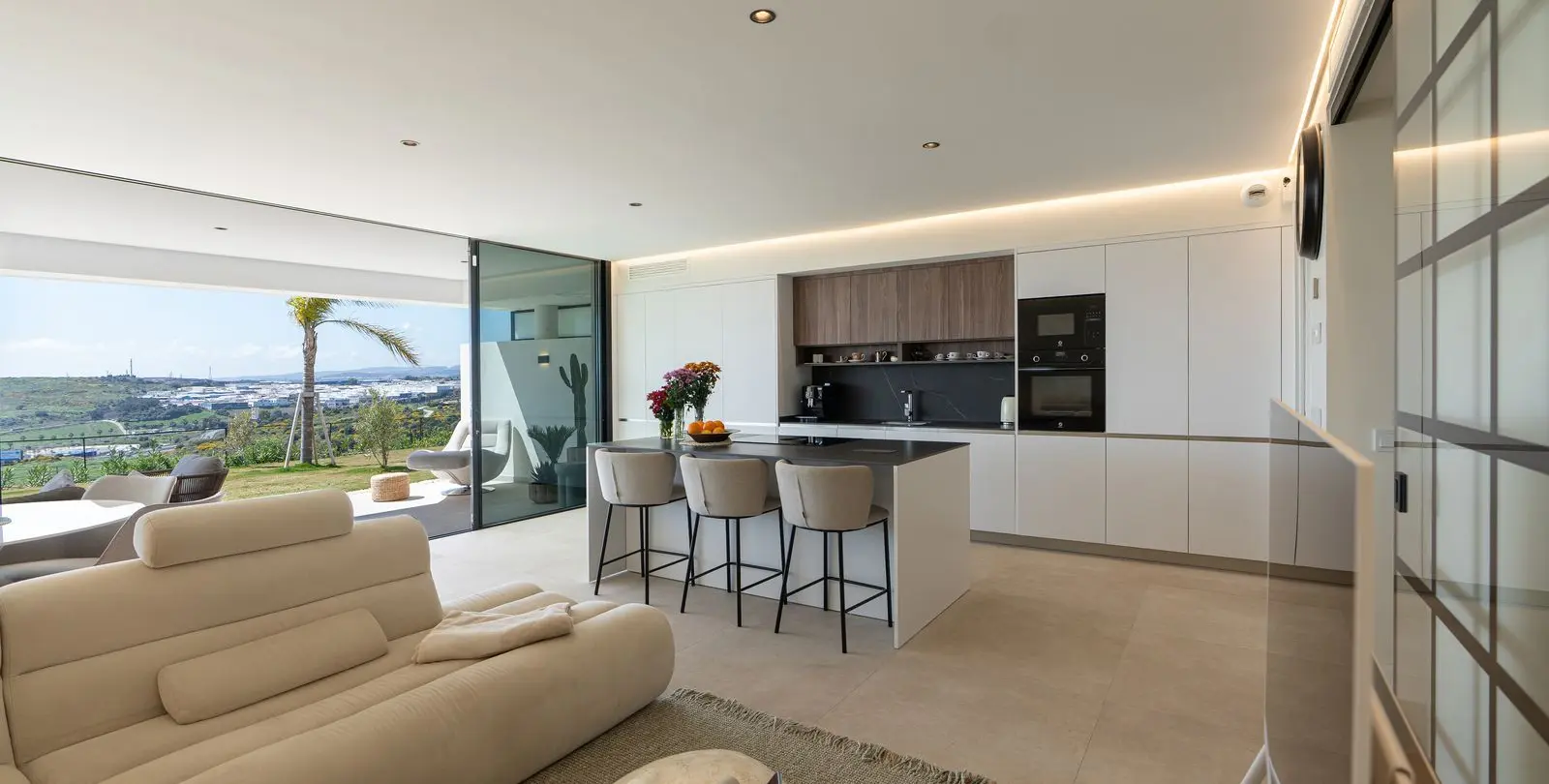 Sale of ground floor apartment in Estepona 9