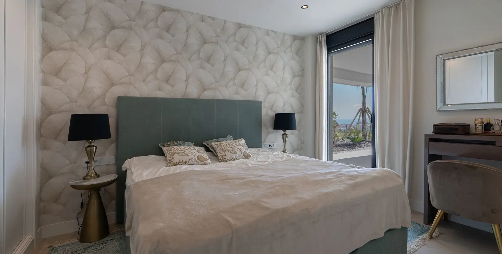 Sale of ground floor apartment in Estepona 10