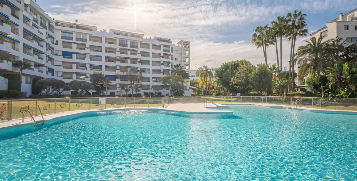 Sale of penthouse duplex in Puerto Banús 1