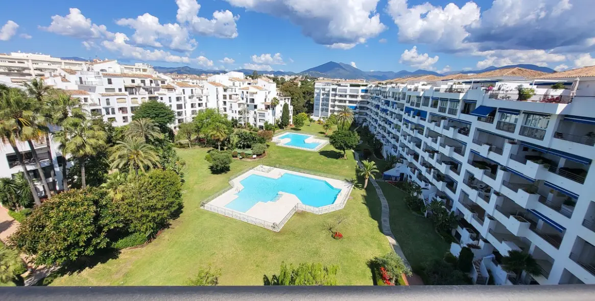 Sale of penthouse duplex in Puerto Banús 2