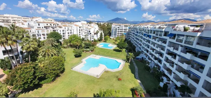 Sale of penthouse duplex in Puerto Banús 1