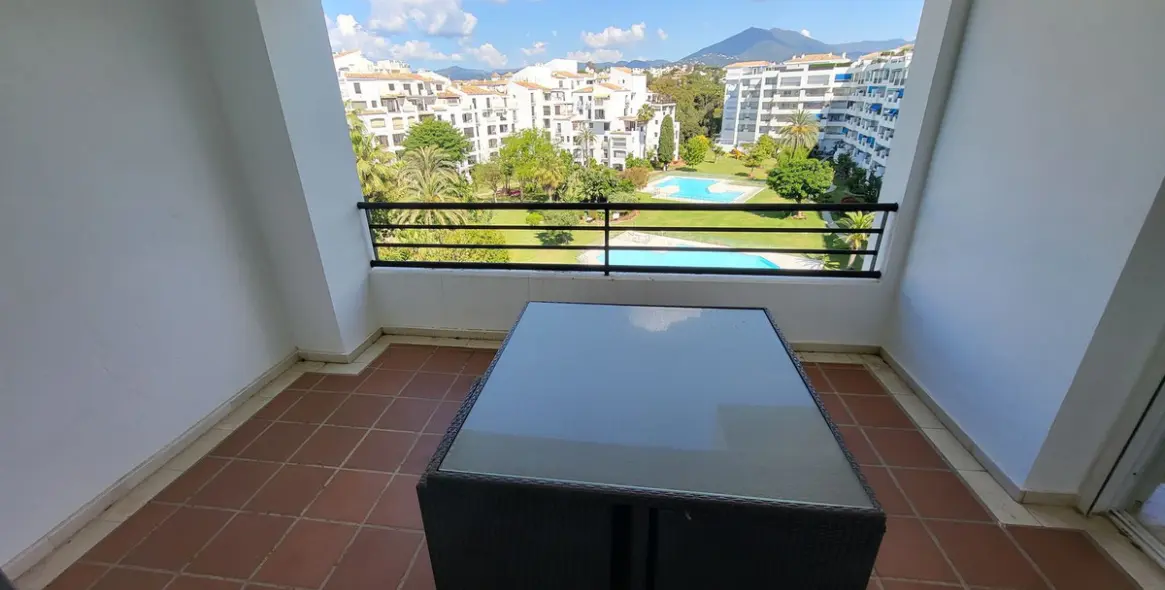 Sale of penthouse duplex in Puerto Banús 3