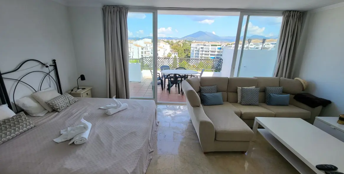 Sale of penthouse duplex in Puerto Banús 6