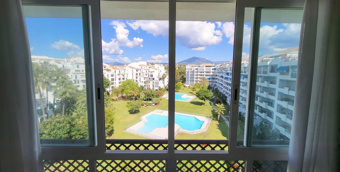 Sale of penthouse duplex in Puerto Banús 9