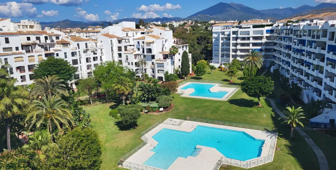 Sale of penthouse duplex in Puerto Banús 14