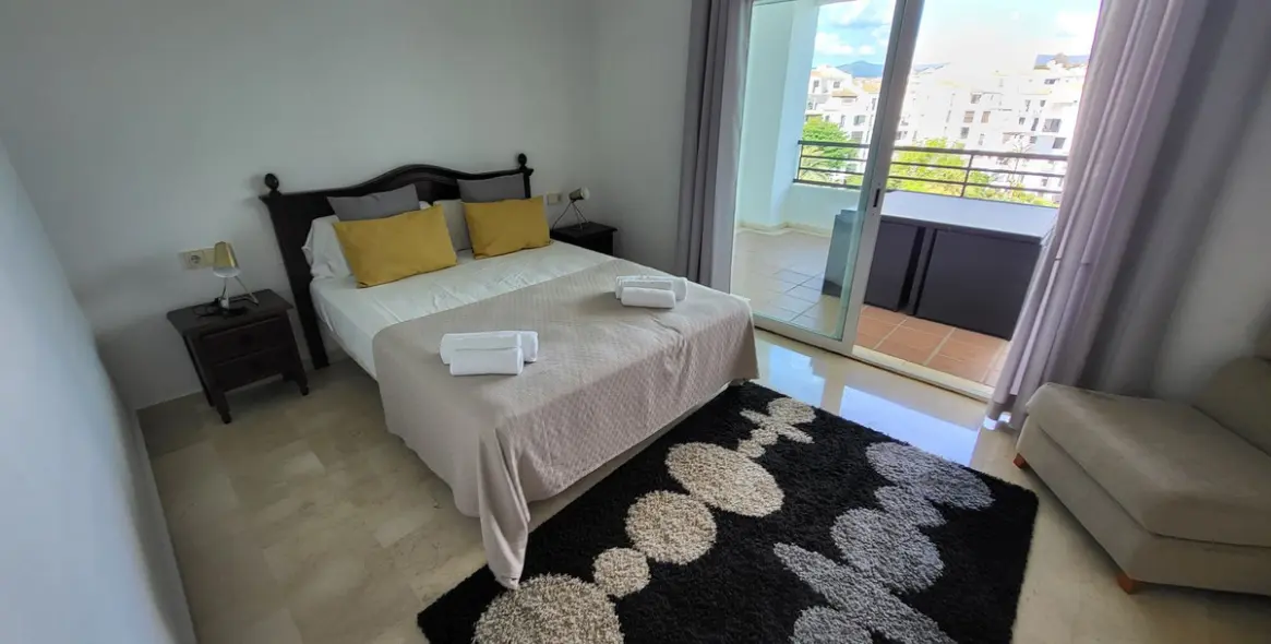 Sale of penthouse duplex in Puerto Banús 17