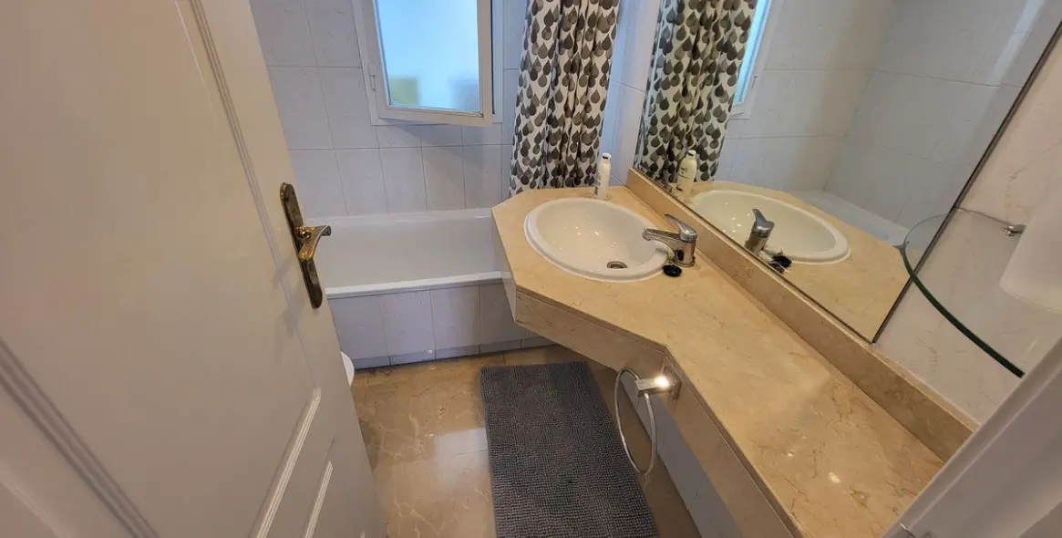 Sale of penthouse duplex in Puerto Banús 20