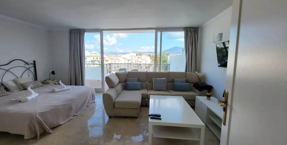 Sale of penthouse duplex in Puerto Banús 22