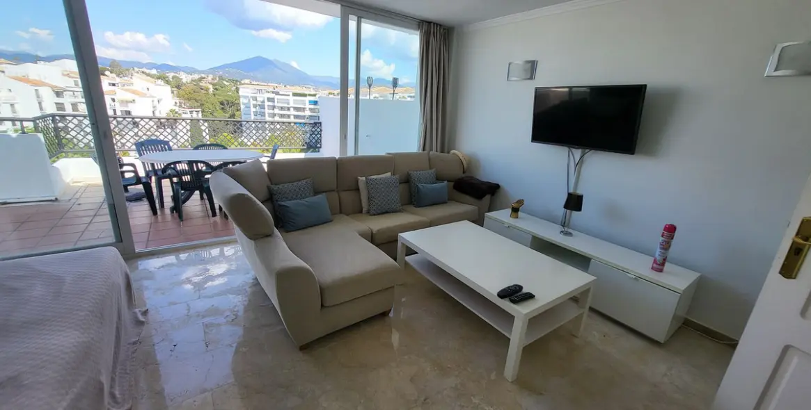 Sale of penthouse duplex in Puerto Banús 25
