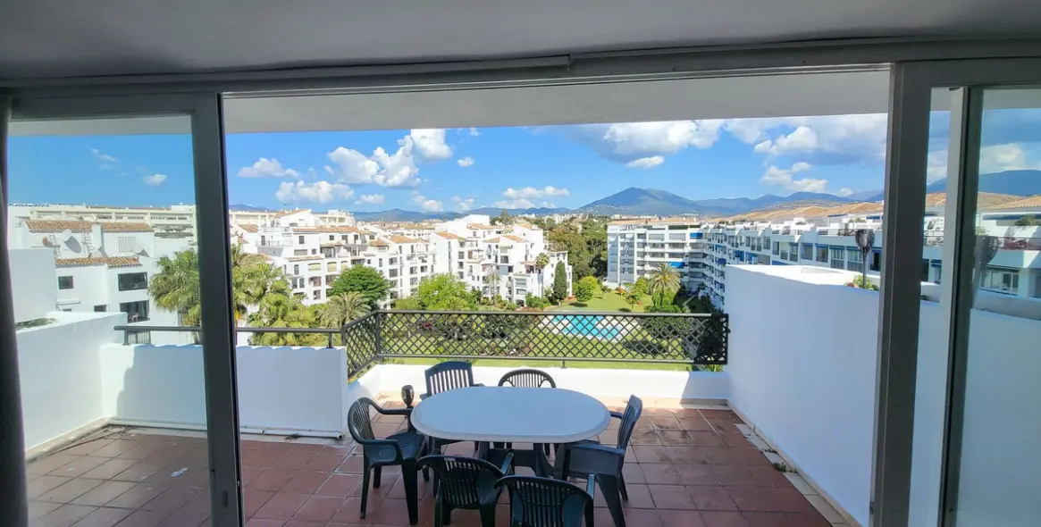 Sale of penthouse duplex in Puerto Banús 26
