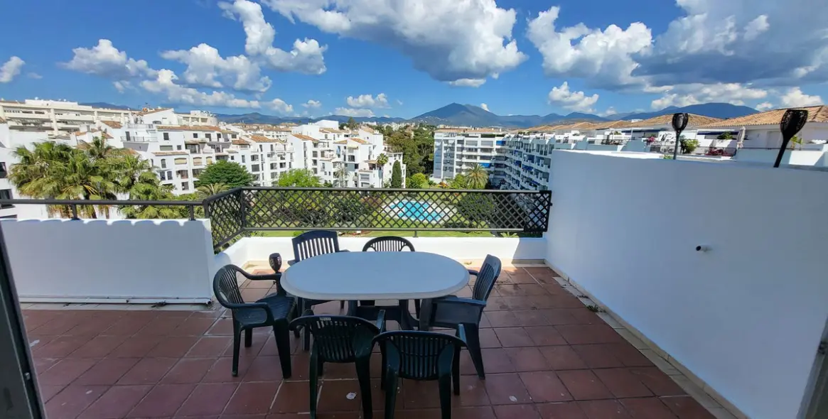 Sale of penthouse duplex in Puerto Banús 27