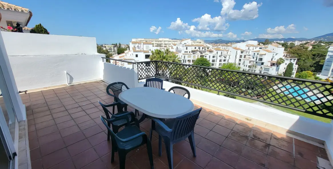 Sale of penthouse duplex in Puerto Banús 28