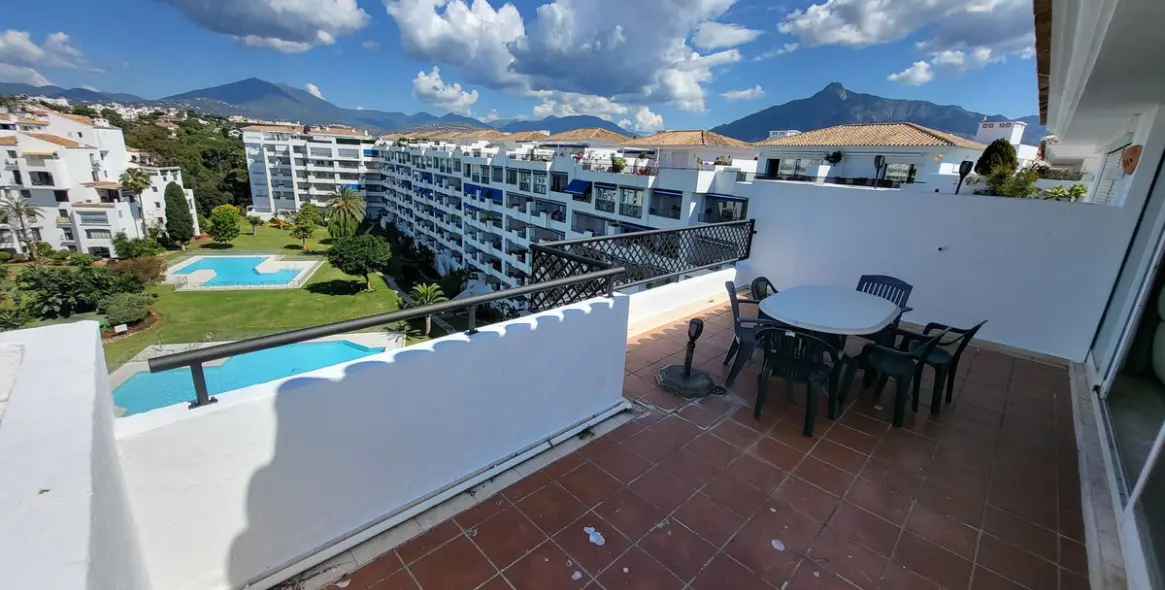 Sale of penthouse duplex in Puerto Banús 29
