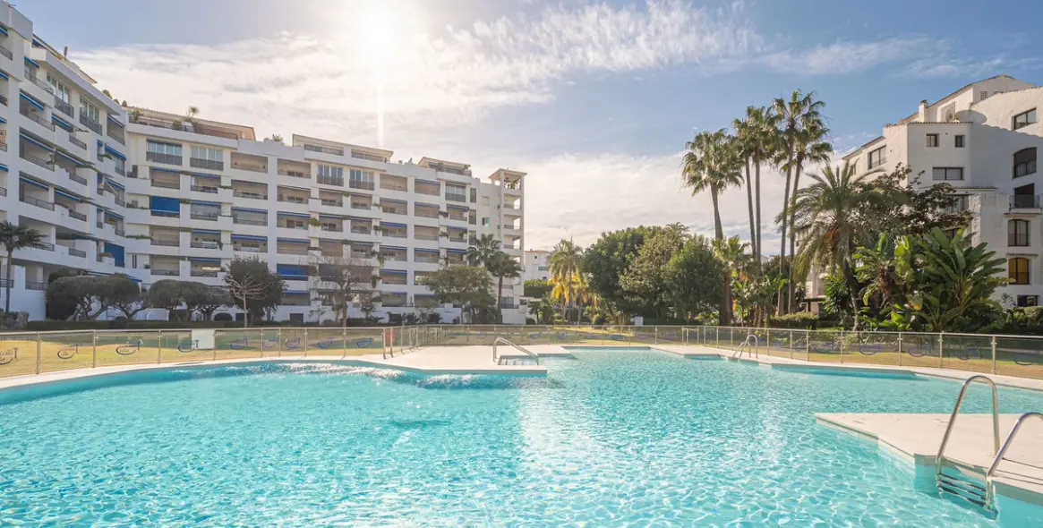 Sale of penthouse duplex in Puerto Banús 33