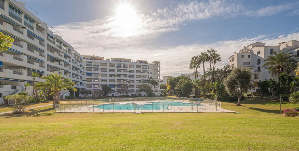 Sale of penthouse duplex in Puerto Banús 34
