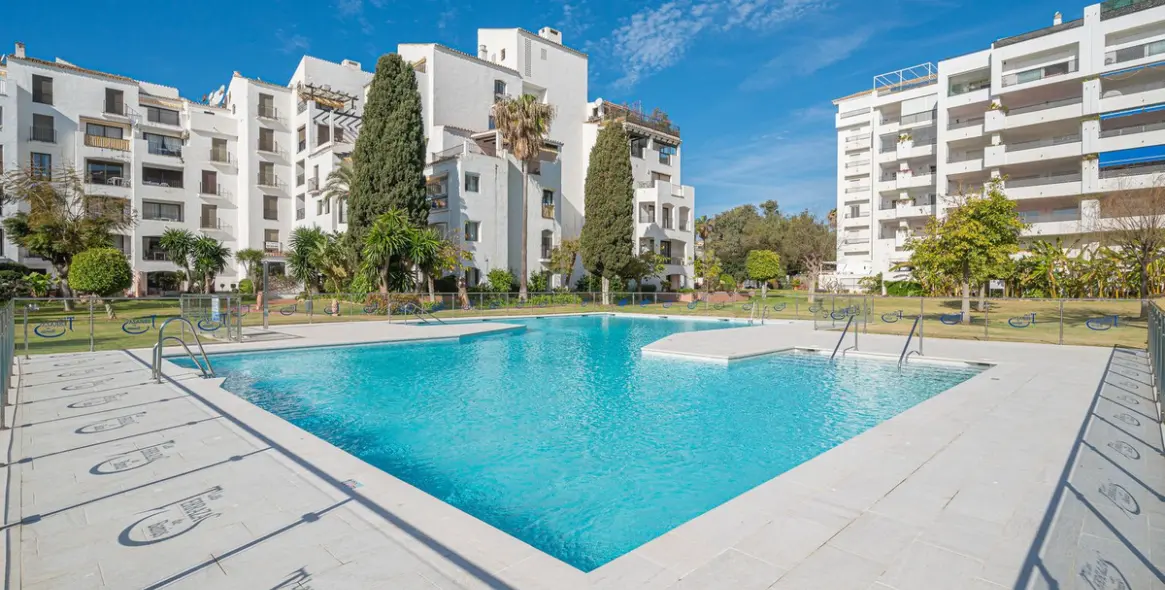 Sale of penthouse duplex in Puerto Banús 35