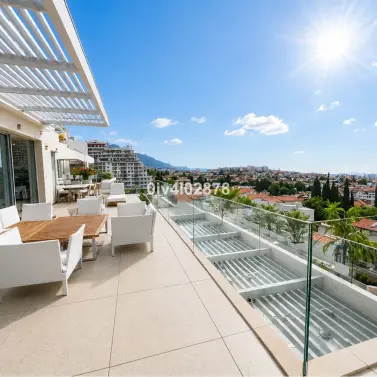 Sale of middle floor apartment in La Quinta