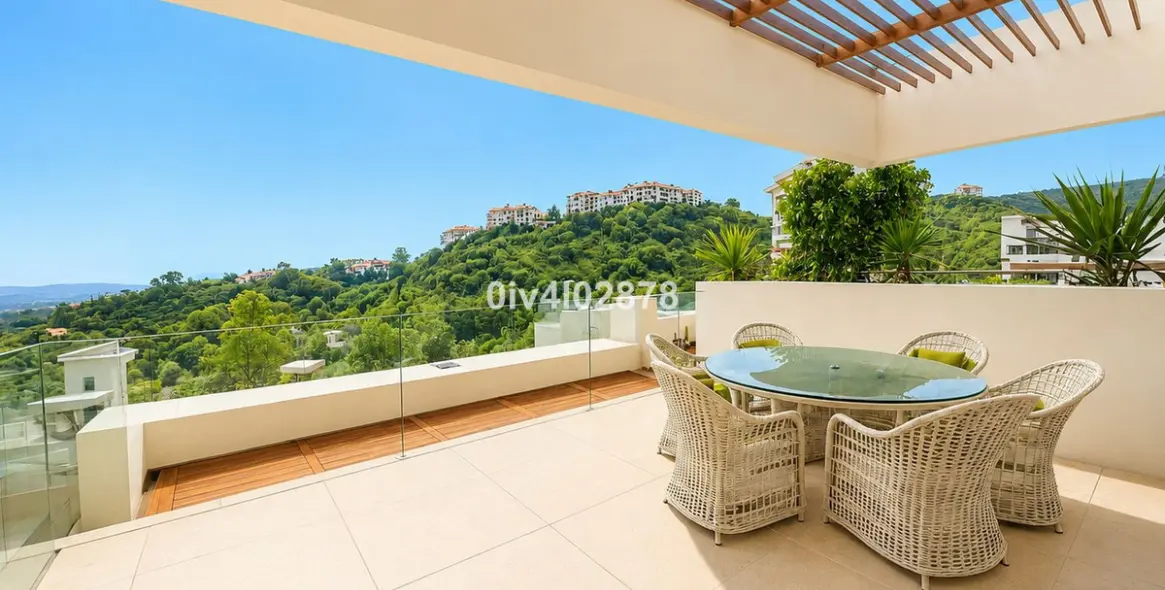 Sale of middle floor apartment in La Quinta 10