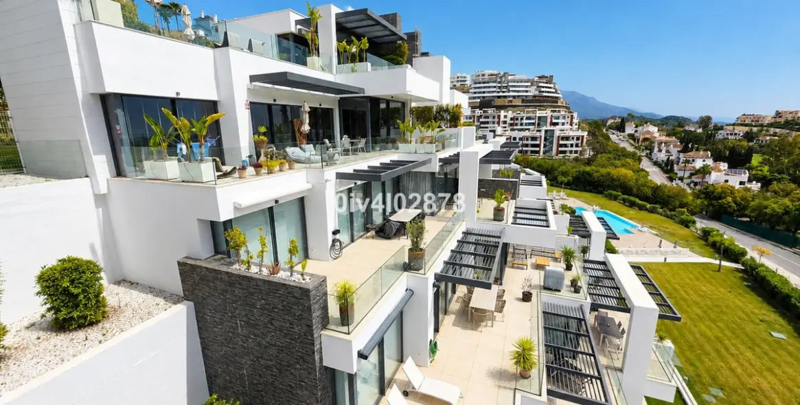 Sale of middle floor apartment in La Quinta 18