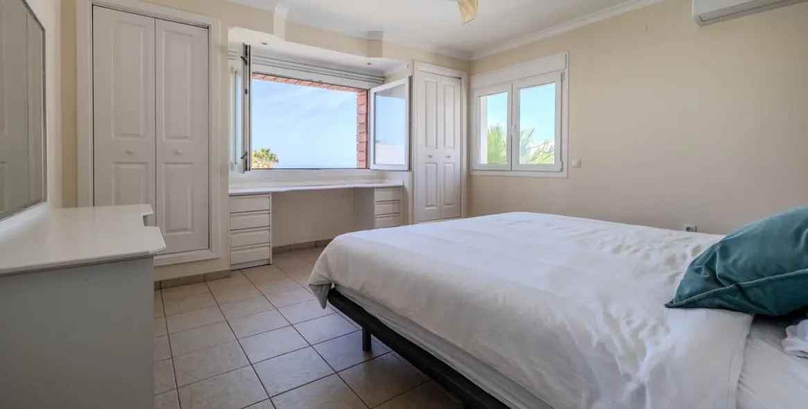 Sale of detached villa in El Faro 13