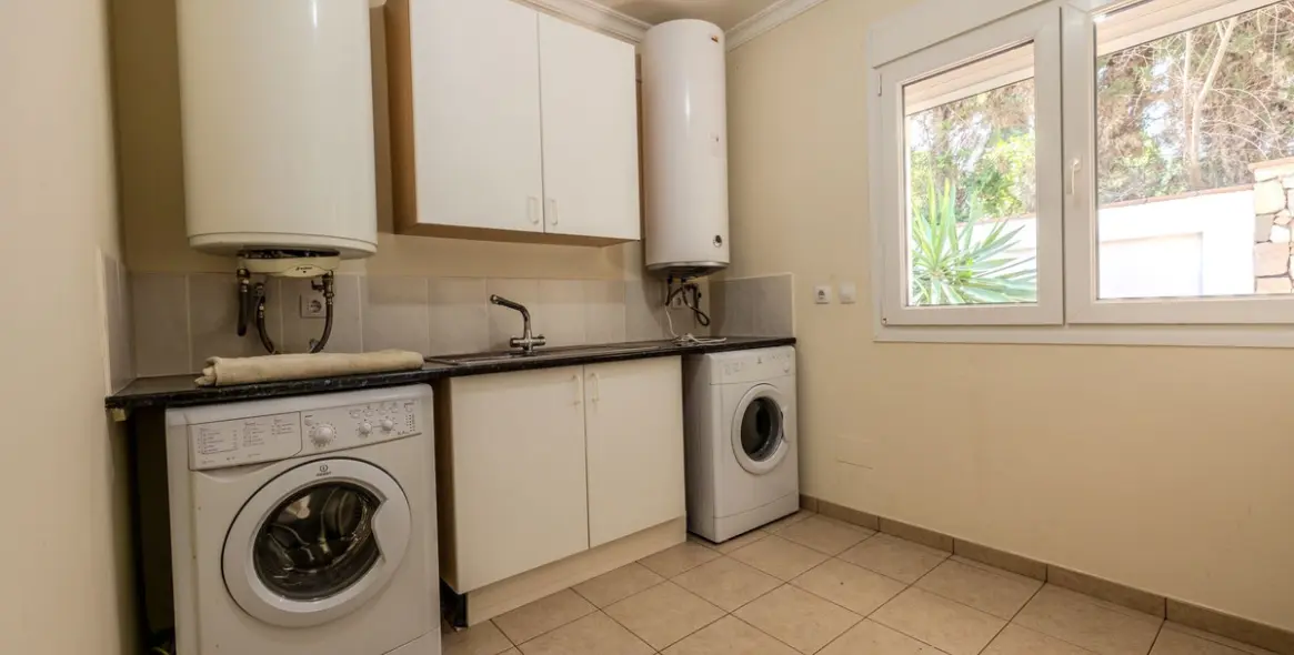 Sale of detached villa in El Faro 16
