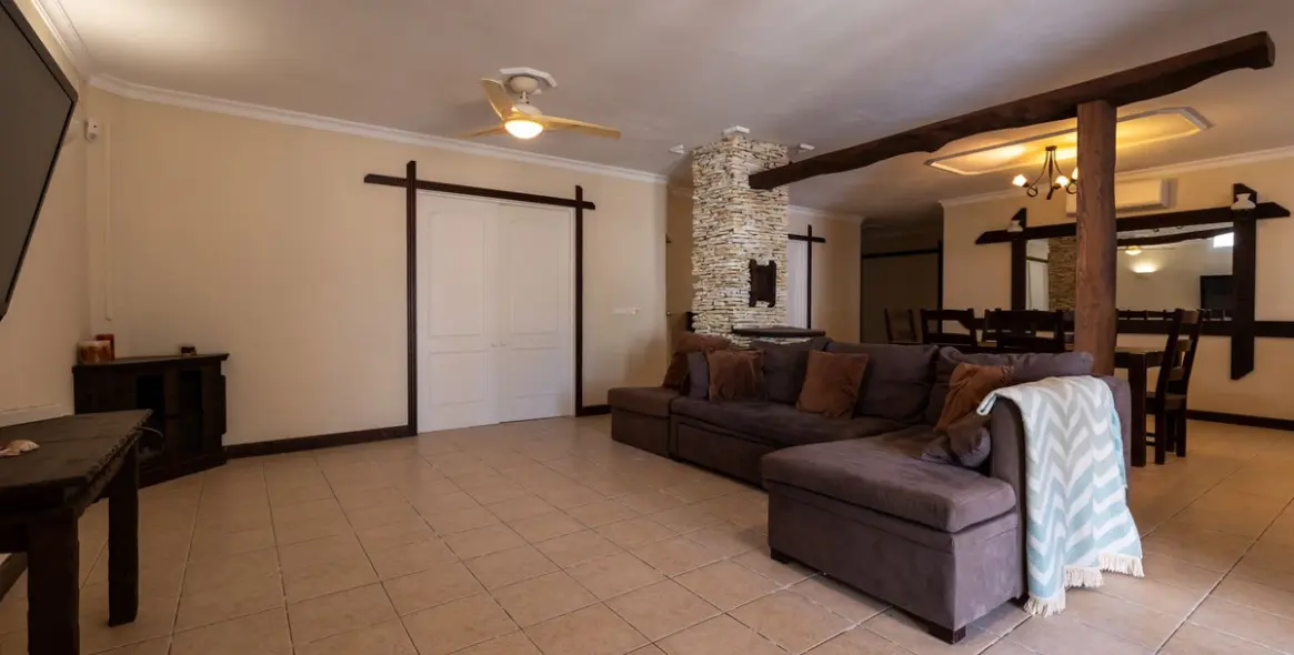Sale of detached villa in El Faro 24