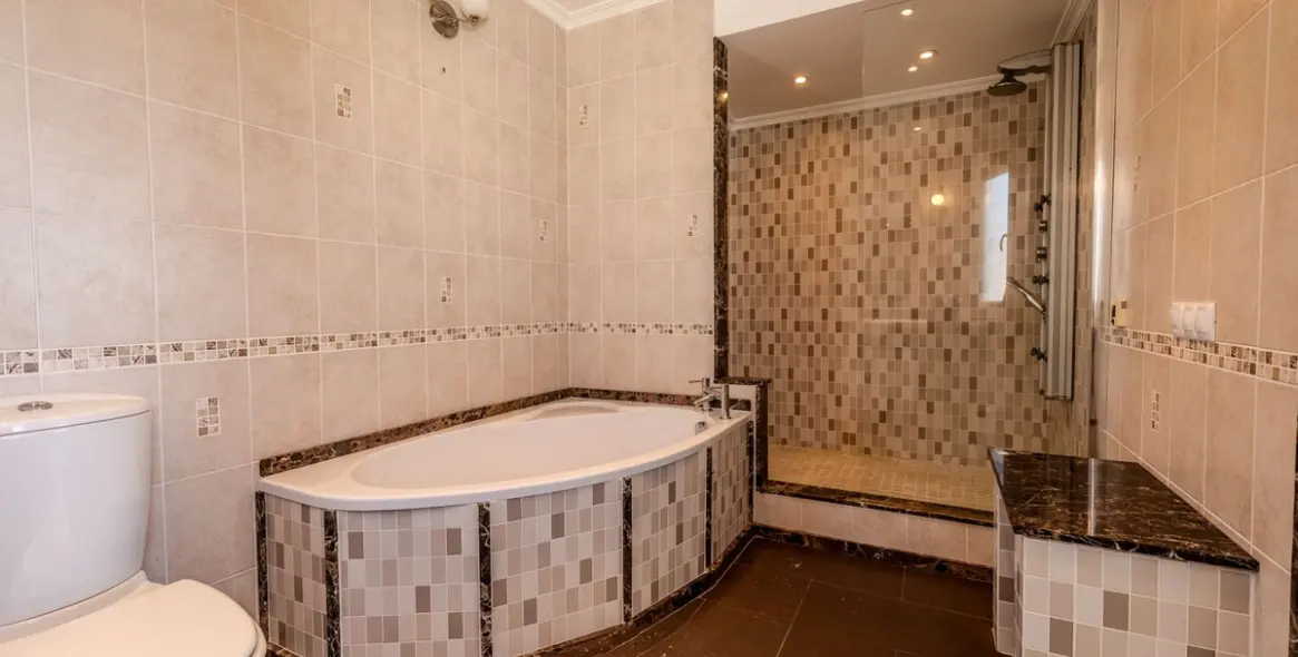 Sale of detached villa in El Faro 37