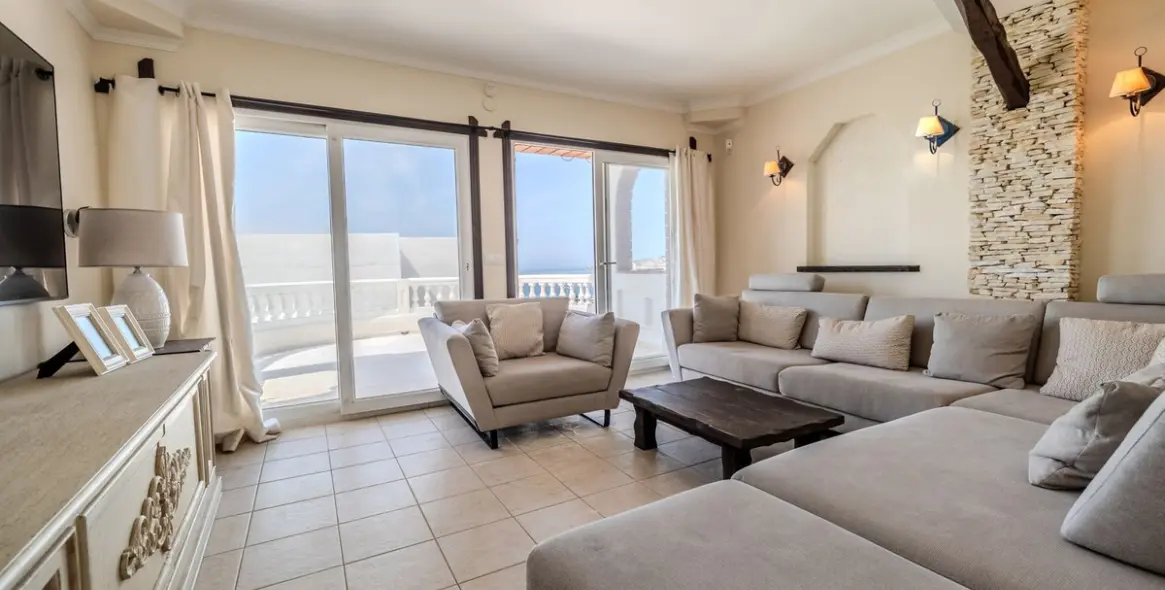 Sale of detached villa in El Faro 43