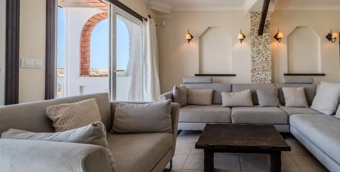 Sale of detached villa in El Faro 44