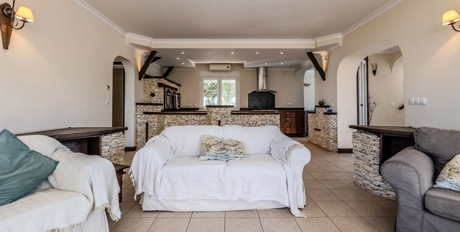 Sale of detached villa in El Faro 11