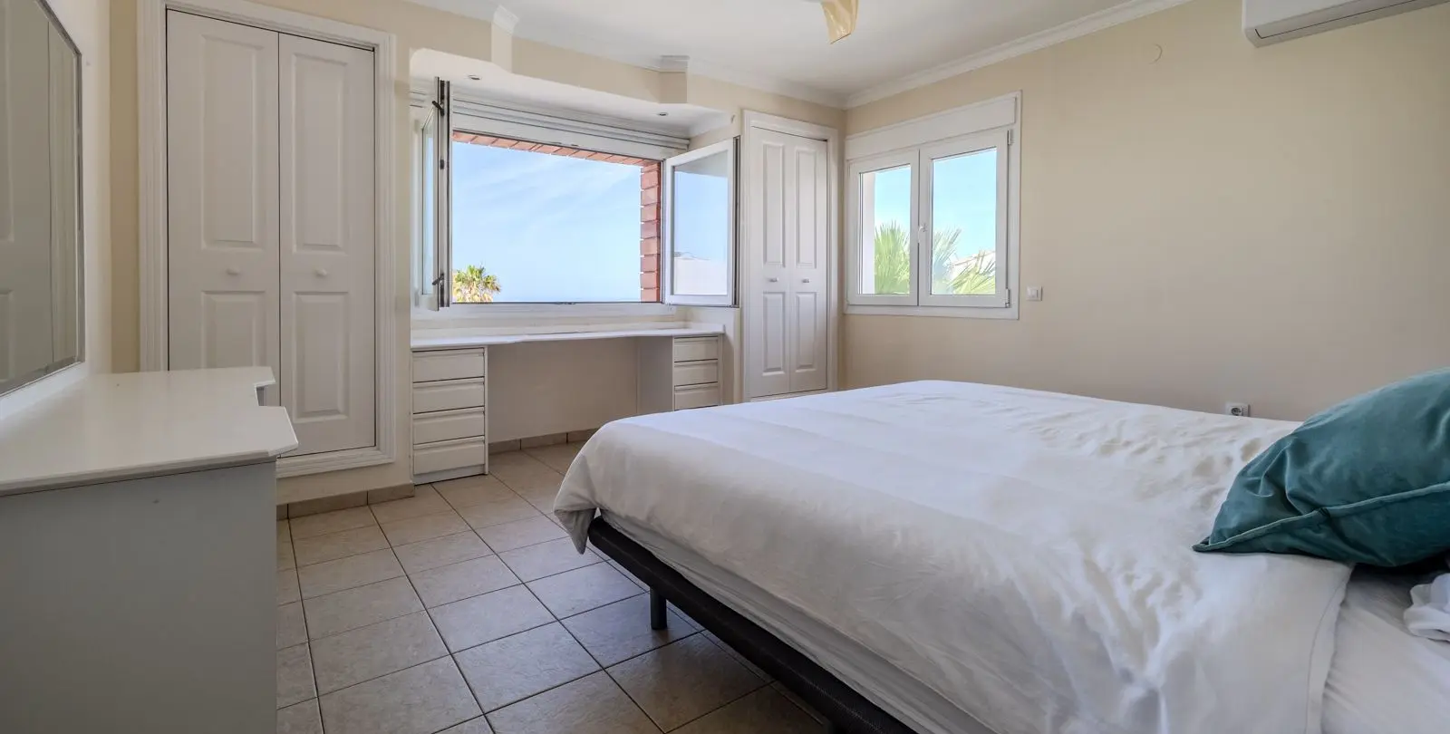 Sale of detached villa in El Faro 13