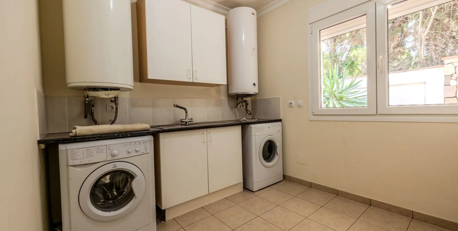 Sale of detached villa in El Faro 16