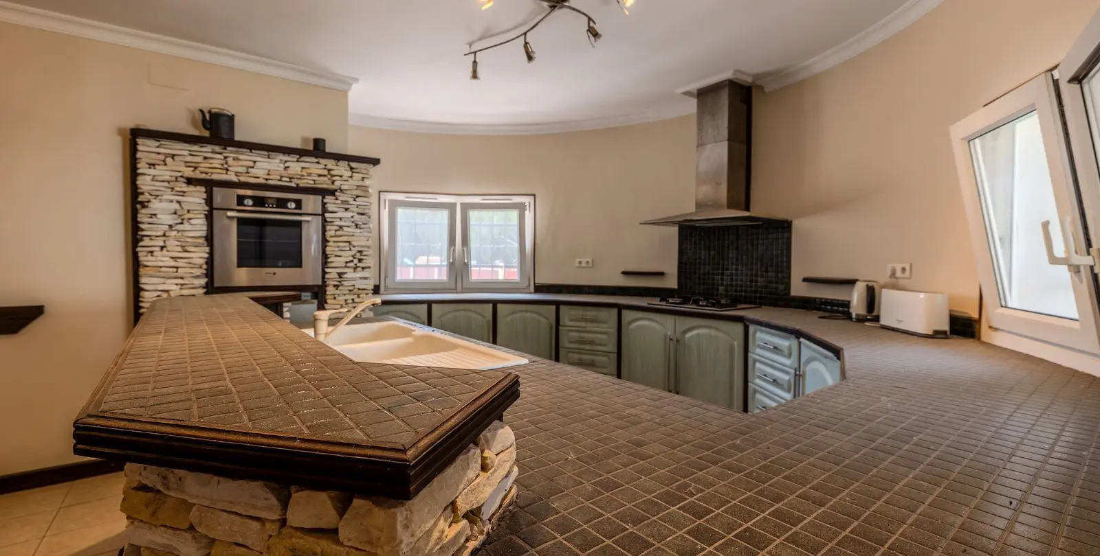 Sale of detached villa in El Faro 28