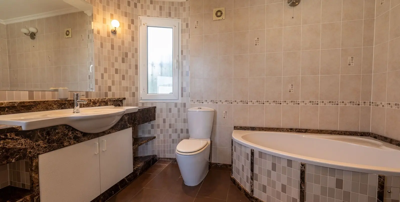 Sale of detached villa in El Faro 36
