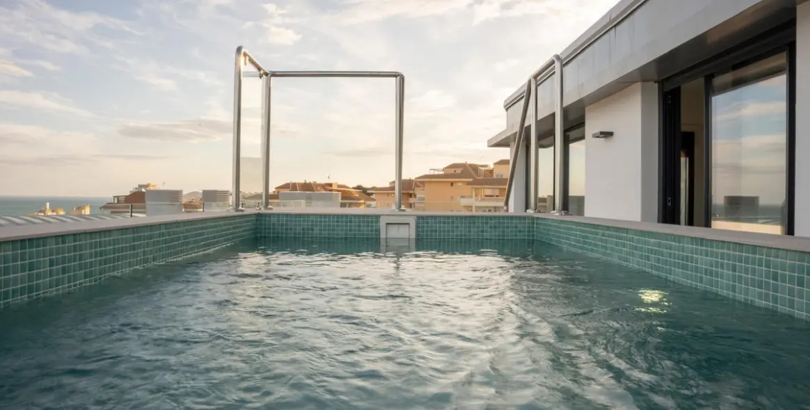 Sale of penthouse in Benalmadena 1