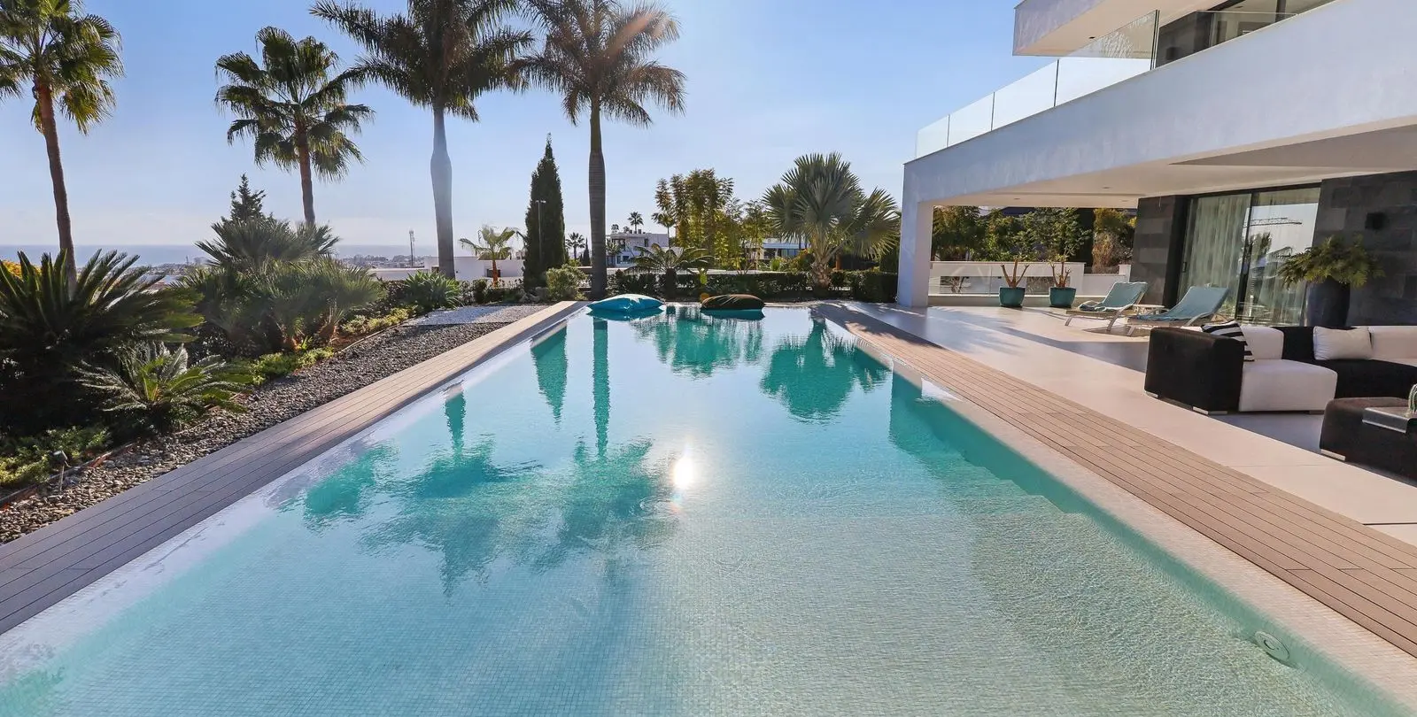 Venta de villa independiente en Los Flamingos 1