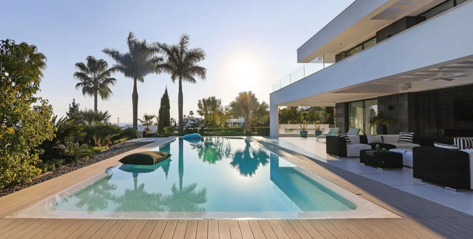 Venta de villa independiente en Los Flamingos 6