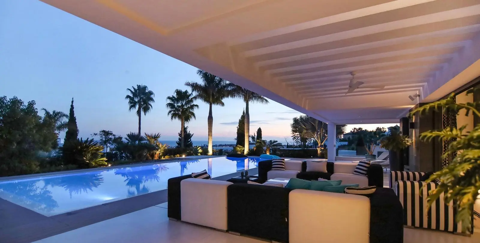Venta de villa independiente en Los Flamingos 12
