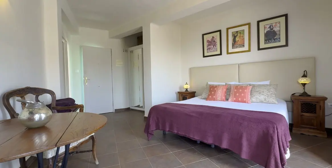 Venta de hostal en Nerja 1