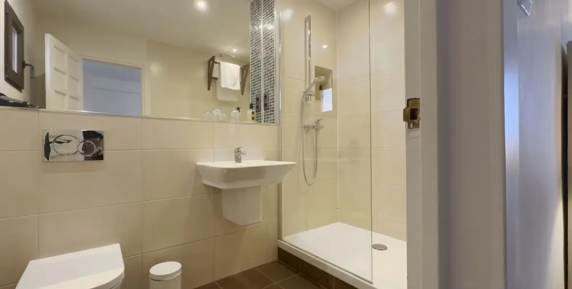Venta de hostal en Nerja 4