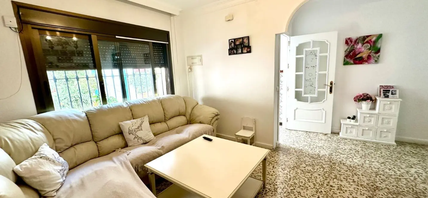 Продажа апартаментов на первом этаже в Estepona 0
