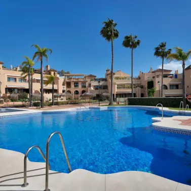 Продажа апартаментов на первом этаже в Estepona