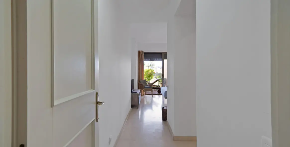 Sale of ground floor apartment in Estepona 6