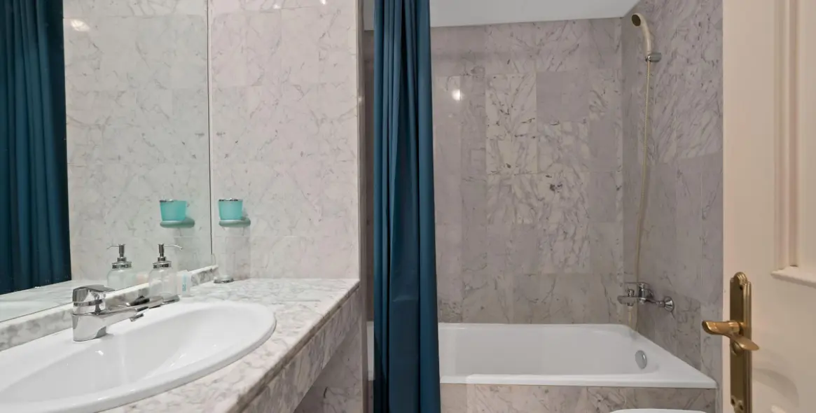 Sale of ground floor apartment in Estepona 12