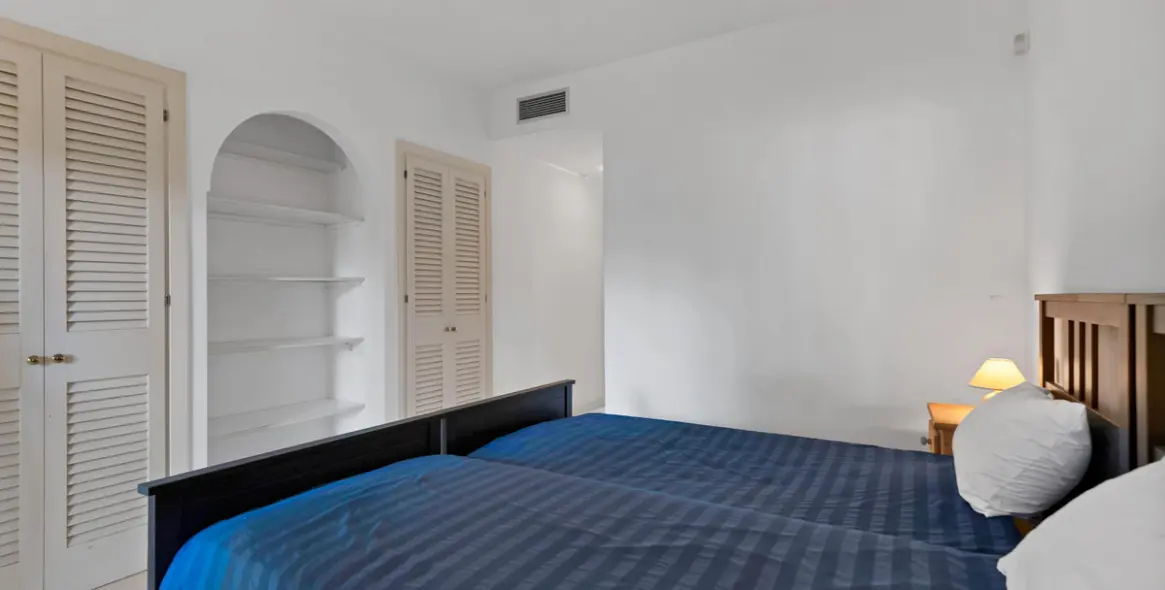 Sale of ground floor apartment in Estepona 14