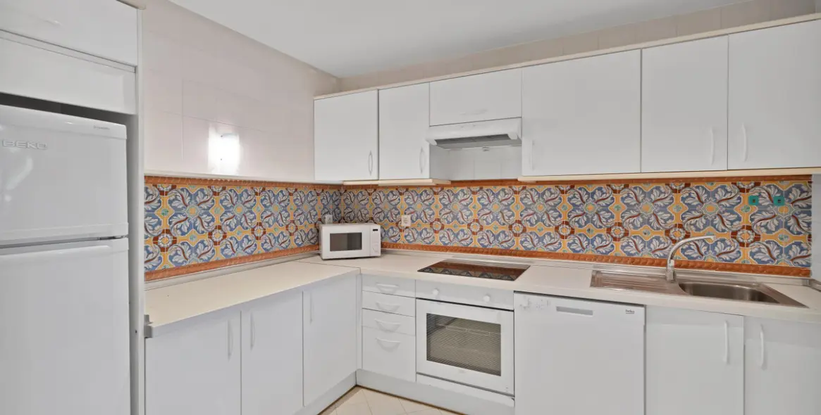 Sale of ground floor apartment in Estepona 16